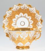 Meissen-Prunktasse mit UT, 19. Jh., vollflächig reliefiert mit goldenem Blattdekor, Tasse innen mit