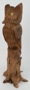 Figur "Eule auf Baumstamm sitzend", Holz geschnitzt, H. 62 cm