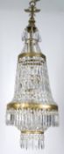 Kronleuchter, Messing mit Adlerbekrönung, reicher Prismenbehang, 3-flammig, H. ca. 115 cm, Dm. ca. 