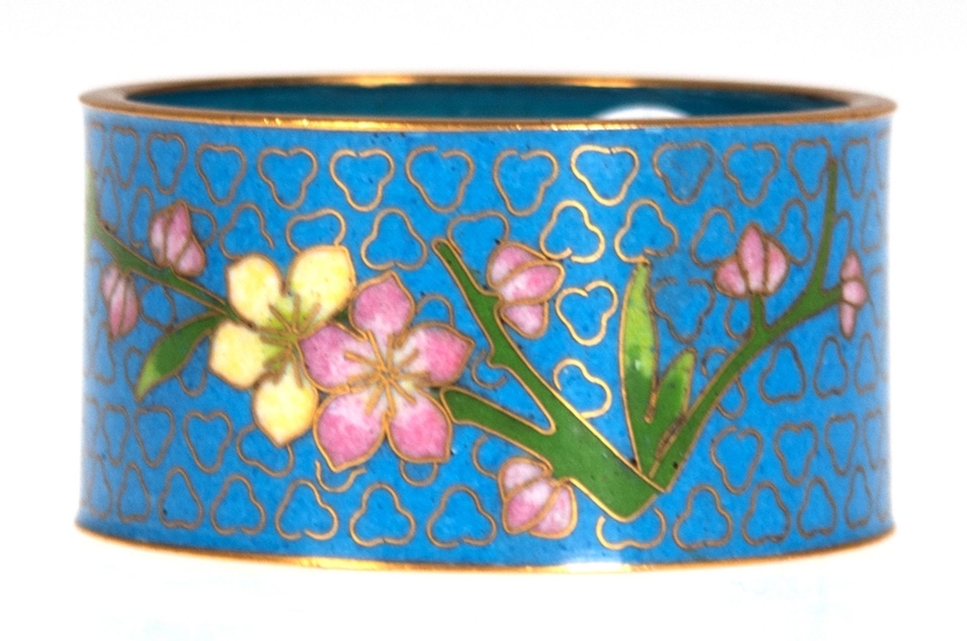 Serviettenring, Cloisonné, China 20. Jh., Messing, blau emailliert mit floralem Dekor, Dm. 5 cm, B.