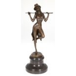 Bronze-Figur "Tänzerin mit Stock und Zylinder", Nachguß, auf herzförmiger Plinthe bezeichnet "A. Go