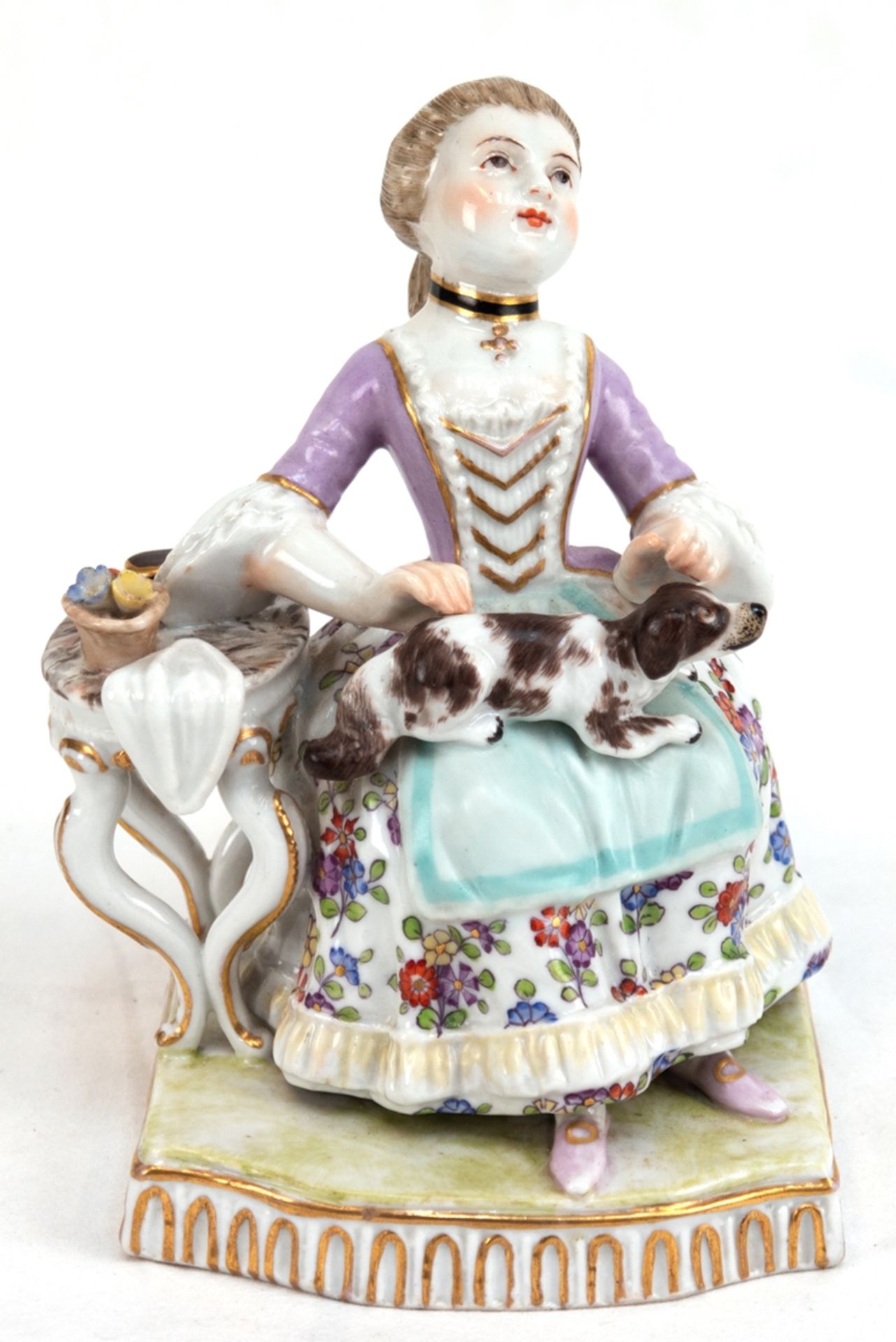 Figur "Dame mit Schoßhund", Dresden Helena Wolfson (1881-1949), polychrom bemalt mit Goldstaffage, 