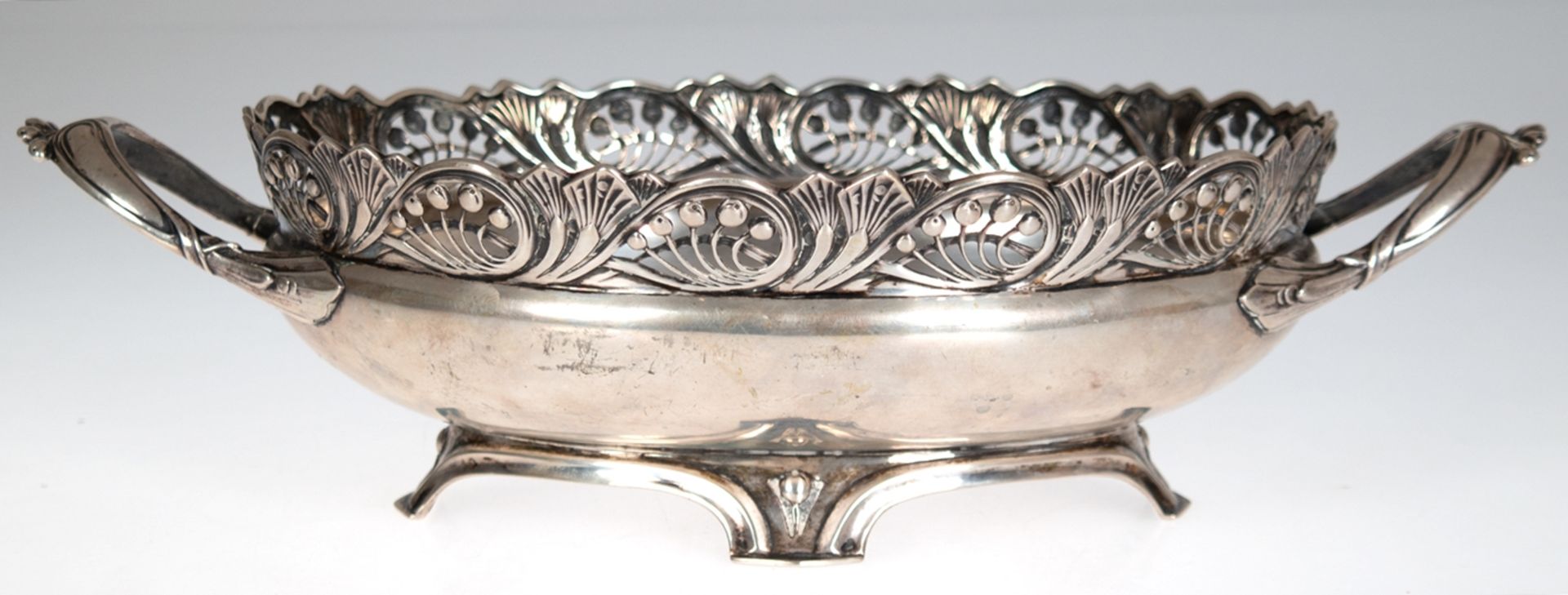 Jugendstil-Schale, 800er Silber, oval, mit floral durchbrochenem Rand, auf 4 Füßen, 2 reliefierte H