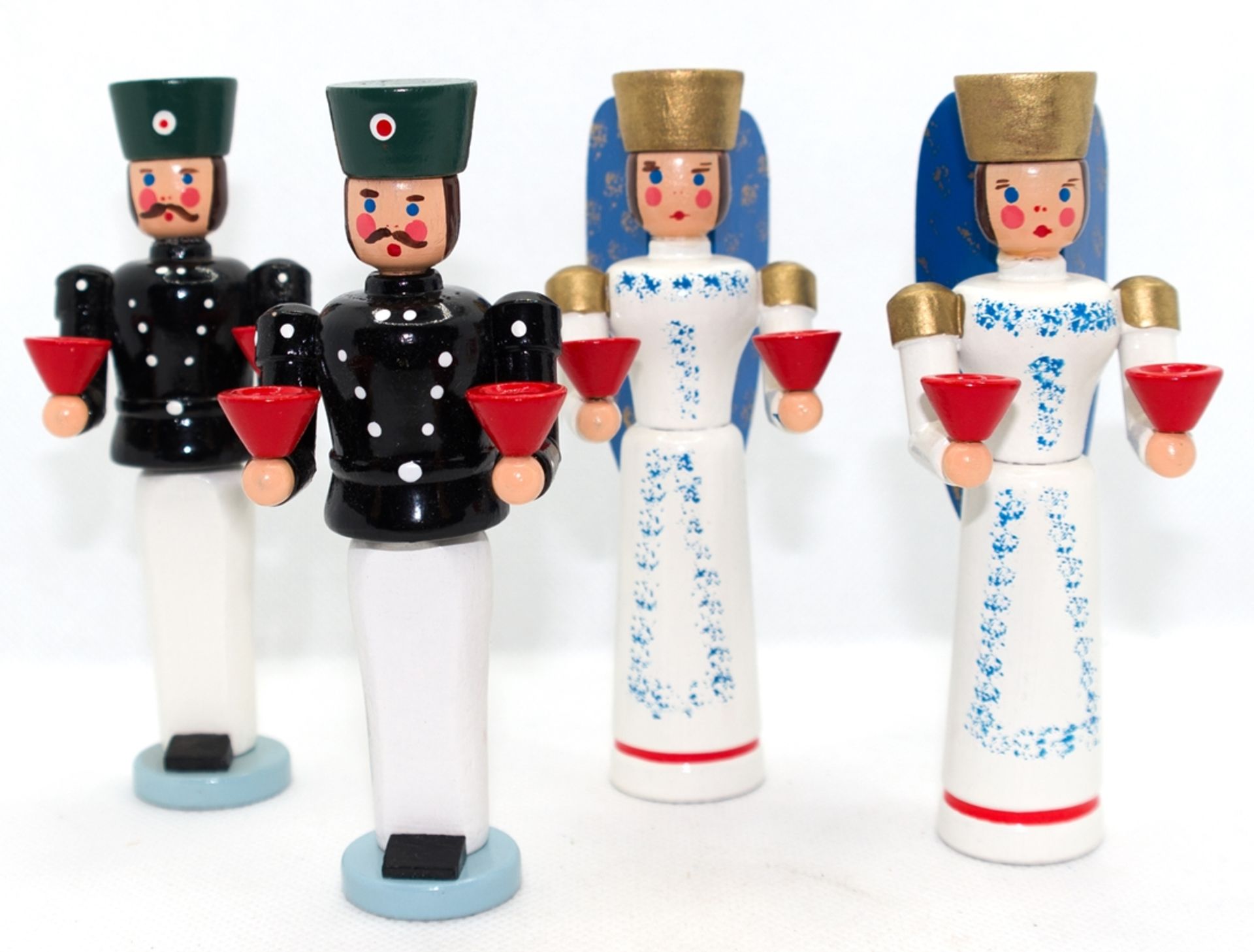 4 Weihnachtsfiguren aus dem Erzgebirge, 2x Leuchterengel und 2x Bergmann, 1980er Jahre, Holz handbe