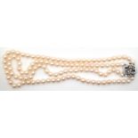 Perlenkette, 2-strängig, punziert JKa, Perlen-Dm. 7 mm, 585er WG-Schließe besetzt mit 12 Brillanten