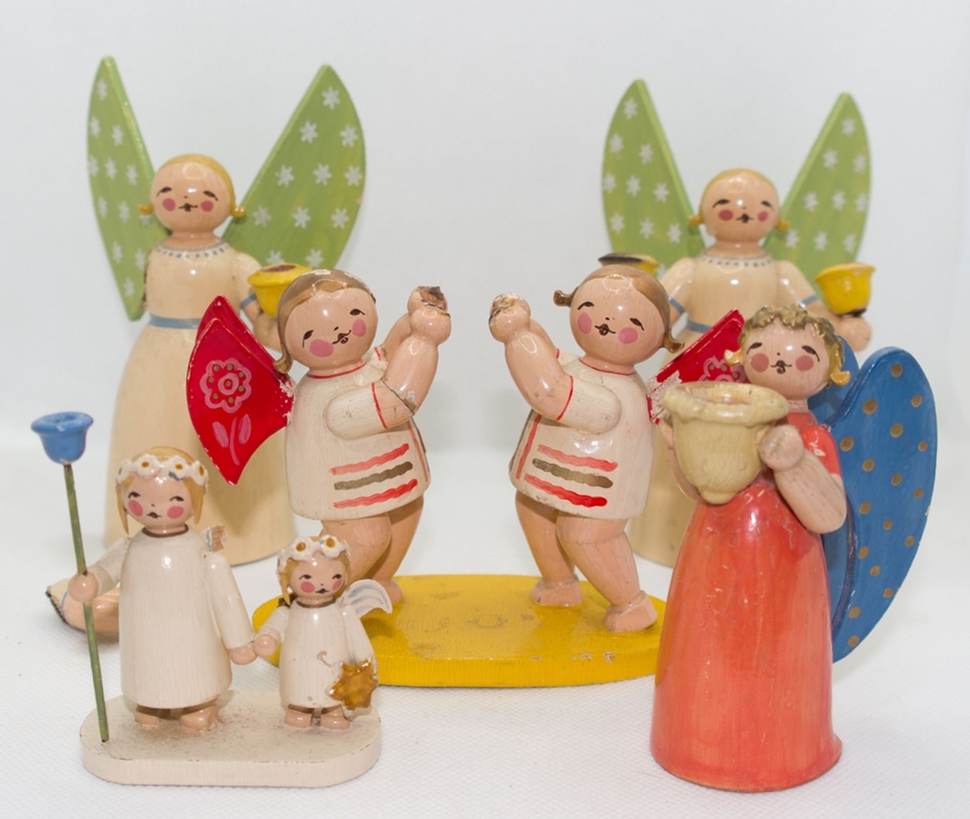 5 diverse Engelfiguren, Wendt und Kühn, Grünhainichen, ca. 1920-1940, Holz bemalt, z.T. starke Gebr