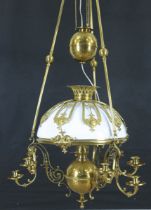 Petroleumdeckenlampe,  Messing, ornamental reliefiert, Kugelgewicht zur Höhenverstellung, H. ca. 13