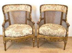 Paar Louis-Seize Sessel, reich geschnitztes Gestell vergoldet, Rückenlehne in Armlehnen übergehend,