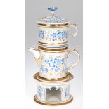 Biedermeier-Teekännchen auf Stövchen mit Deckelsiebaufsatz (Siebboden mit Haarrissen), Schumann Por