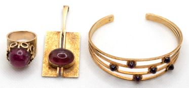 Schmuck-Set, 3-teilig, Juweliersarbeit mit Meisterpunze "HT", 585er Gold, mit pinkfarbenen Schmucks
