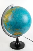 Topographischer Globus auf Kunststoffständer, beleuchtet, H. 55 cm