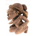 Ahnenfigur "Mutter mit Kind", Yoruba/Nigeria, Holz geschnitzt, H. 60 cm, Provenienz: Sammlung van D