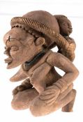 Ahnenfigur "Mutter mit Kind", Yoruba/Nigeria, Holz geschnitzt, H. 60 cm, Provenienz: Sammlung van D