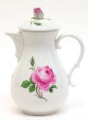 Meißen-Kaffeekanne, Rote Rose, Blüte, Deckel- und Kanneninnenrand min. best., 1. Wahl, H. 23 cm