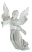 Kleiner Engel, weiß, Porzellan, Lindner Handarbeit, H. 9 cm