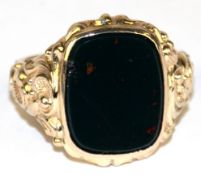 Ring, 835er Silber vergoldet, mit Jaspis-Platte, reliefierte Schiene, ges. 7,5 g, RG 60