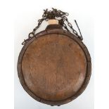 Feldflasche, rund, 19. Jh., Holz mit Metallbeschlägen, dat. 9.2.(1869), Ritzdekor, Gebrauchspuren, 