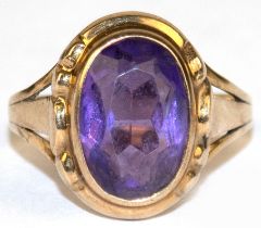 Ring, 333er GG, mit oval facettiertem Amethyst, ges. 2,37 g, RG 54