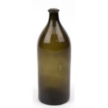 Waldglasflasche, Mecklenburg 19. Jh., braun, zylindrischer Korpus mit eingezogenem Boden, Hals mit 