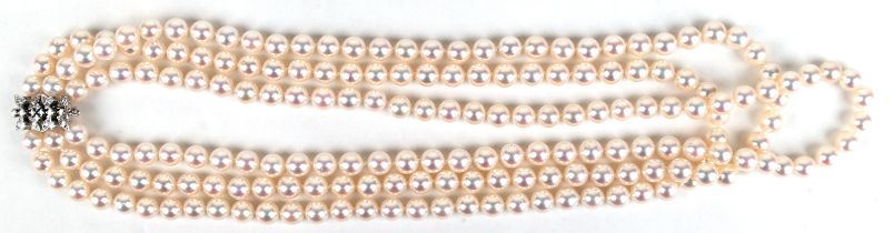 Perlenkette, 3-reihig, hochwertige Zuchtperlen fast ohne Wachstumsmerkmale, Dm. 7 mm, dekorative 58