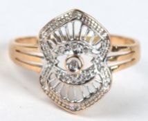 Ring, 585er GG/WG, durchbrochener Ringkopf besetzt mit Diamanten, ges. 3,1 g, RG 62