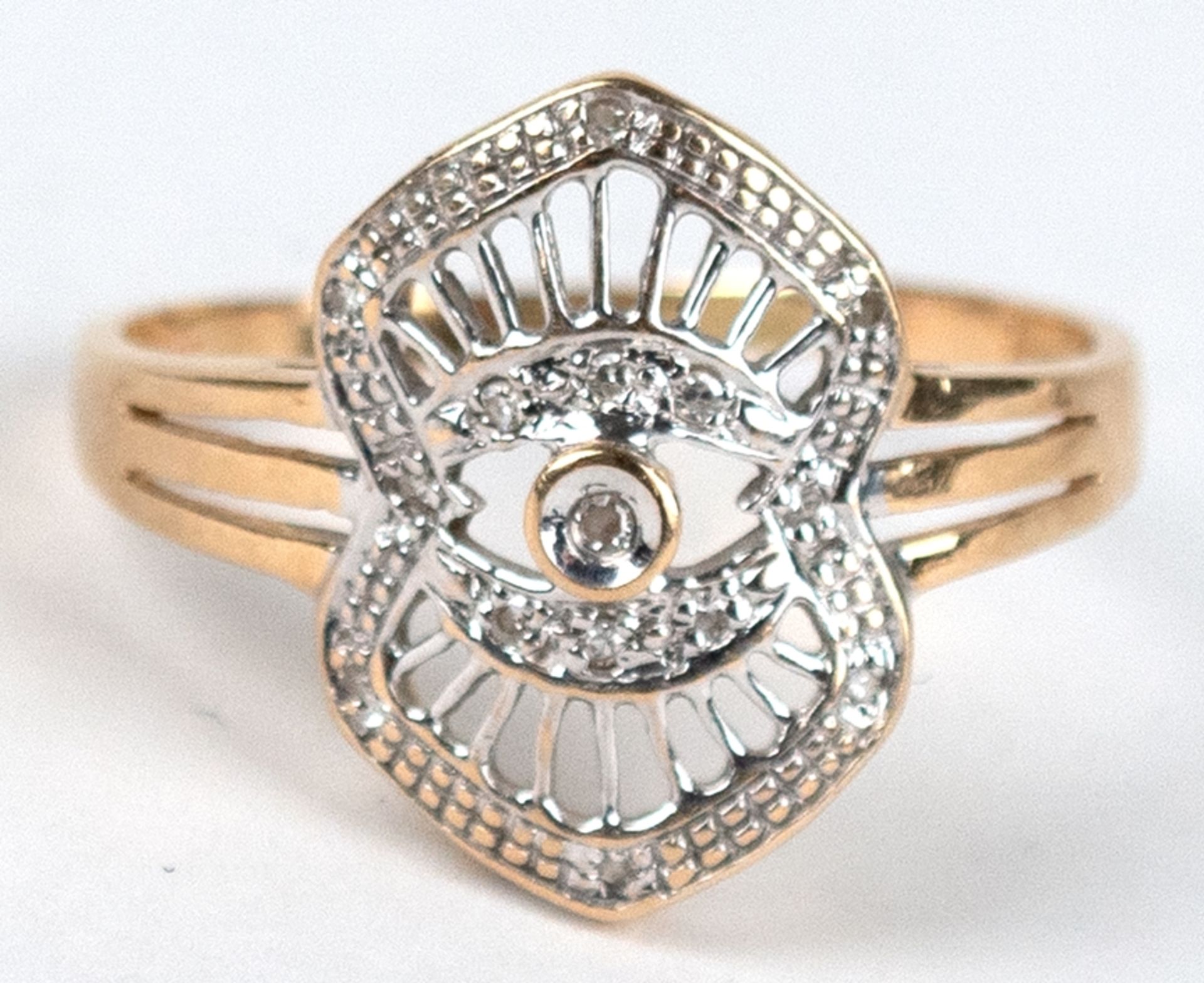Ring, 585er GG/WG, durchbrochener Ringkopf besetzt mit Diamanten, ges. 3,1 g, RG 62