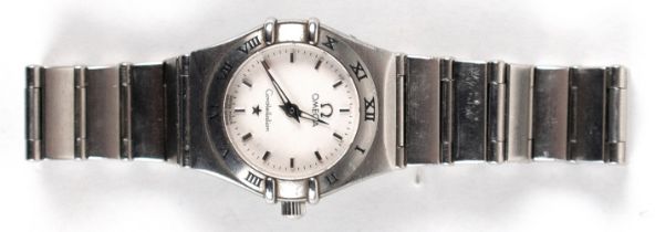 Damen-Armbanduhr "Omega Constellation", Quarzwerk, Stahl, helles Zifferblatt mit Stabindizes, Lünet