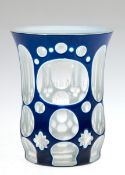 Andenkenglas, 19. Jh., farblos mit weißem und blauem Überfang, geschnittener Ornamentdekor, Namens-
