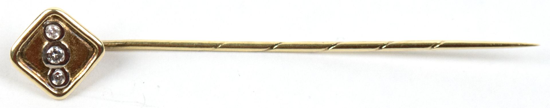 Krawattennadel, 14 k GG, mit 3 Diamanten besetzt, ges. 1,9 g, L. 6,2 cm