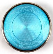 Pillendöschen, Frankreich, 900er Silber, innen vergoldet, beidseitig hellblaue Transluzidemaille, H