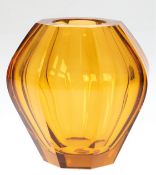 Art-Deco-Vase, Moser Karlsbad, sign., dickwandiges, bernsteinfarbenes Glas, facettierter, gebauchte