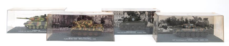 4 Modell-Panzer in Originalverpackung, dabei Sturmmörserwagen Sturmtiger, M4A3 Sherman, T-34/76 und