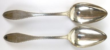 2 Biedermeier-Löffel, 830er Silber, Dänemark, rücks. Gravur dat. 1810, Stiel floral ziseliert und m