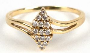 Ring, 585er GG, navetteförmiger Ringkopf besetzt mit 16 Diamanten, ges. 2,6 g, RG 63