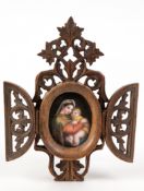 Heiligenbild "Madonna mit Kind", 19. Jh., Öl/Porzellan, nach Raffael, im geschnitzten, durchbrochen