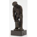 Bronze-Figur "Bauer bei der Arbeit", braun patiniert, auf Marmorsockel bezeichnet "Iffland", Ges. H