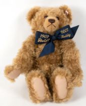 "Jubiläums-Teddybär- 100 Jahre Steiff", blondes, gelocktes Mohair, mit Stimme, vergoldeter Knopf im