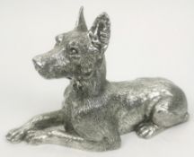 Große Silberfigur "Liegender Hund", 925er Silber (punziert), patiniert, mit strukturiertem Fell, 18