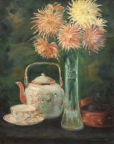 Hartmann, Paul (1890 Leipzig-1958) "Stilleben mit Blumenstrauß in Vase, Teekanne und Gebäck", Öl/