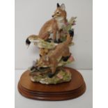 Leonardo Collection foxes figure. Shipping Group (A).