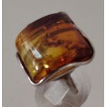 .925 silver and amber set ring. Shipping Group (A).