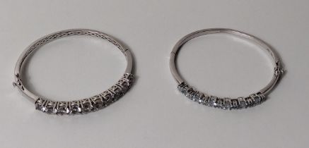 (2) .926 silver bangles gross weight 27g. Shipping Group (A).