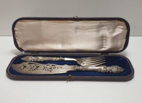 Vintage cased fish serving set. Shipping Group (A).