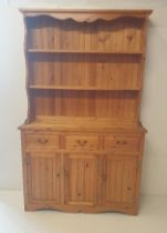 Pine dresser measuring H:200 x W:120 x D:46 cm. Collection only.
