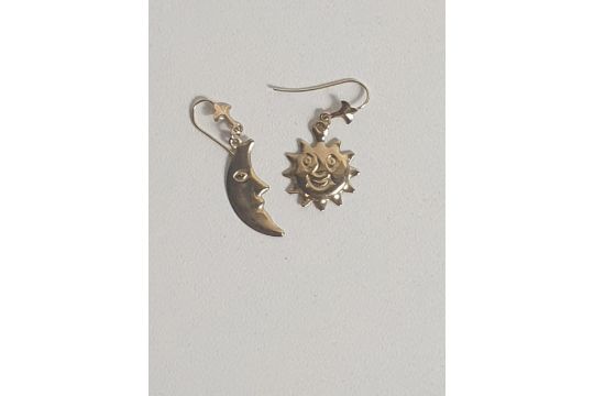 9ct gold moon and sun earrings. Shipping Group (A).