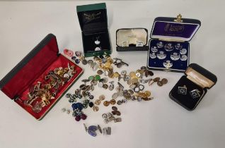 Large assortment of cufflinks. Shipping Group (A).