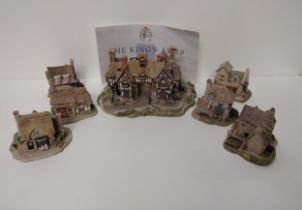 (5) Lilliput Lane model buildings including 'The Kings Arms'. Shipping Group (D).