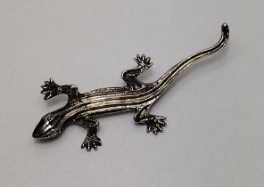 .925 silver brooch in the form of a gecko. Shipping Group (A).