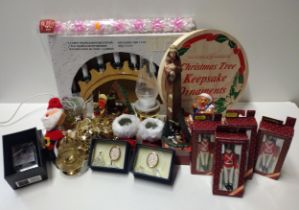 Assorted Christmas decorations. Shipping Group (A).