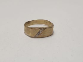 9ct scrap gold ring. Shipping Group (A).
